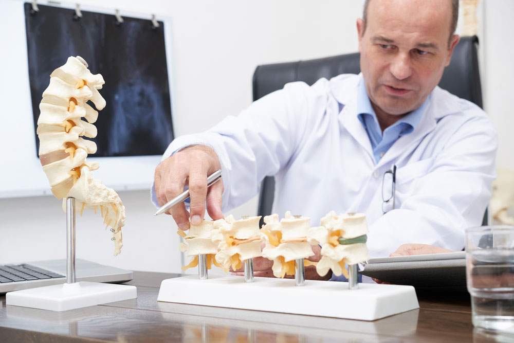 Arthritis & Rheumatic Disease Specialties therapist explaining arthritis, Doctor Bone Photo